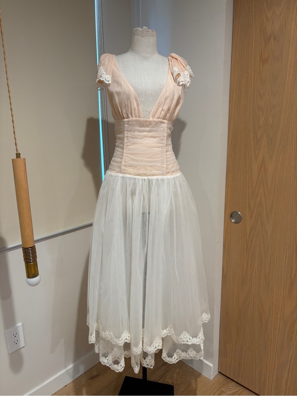 NWOT For Love And Lemons Pleated Bodice Midi Dress in Peach and Ivory Sz Small